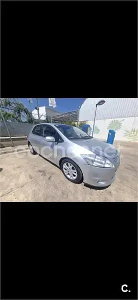 Usado Toyota Auris Edition 132 CV (97 kW) 2011 Gris / plata Utilitario
