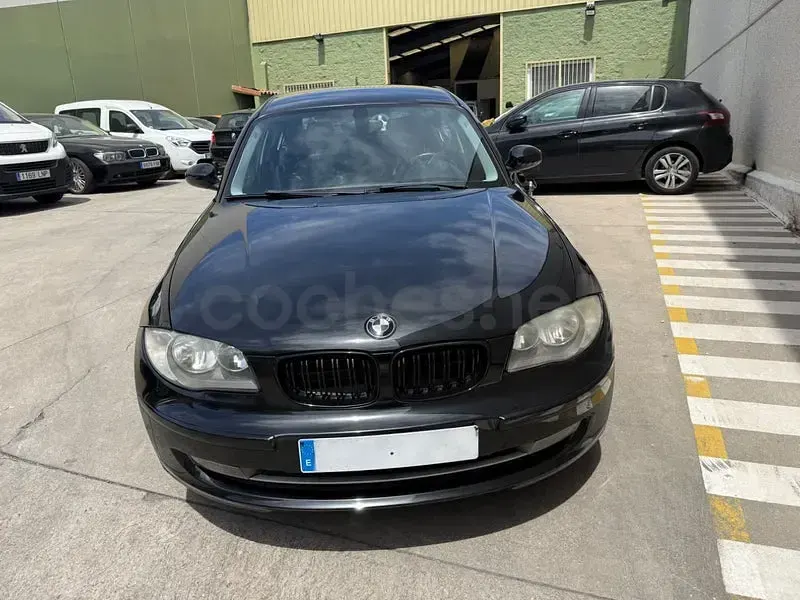 Usado BMW 116 122 CV (89 kW) 2008 Negro Utilitario