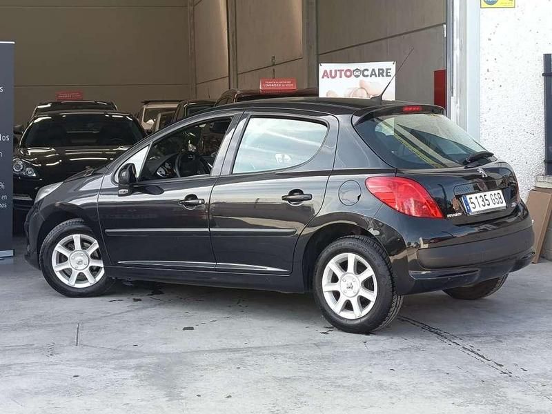 Usado Peugeot 207 73 CV (53 kW) 2009 Negro Utilitario