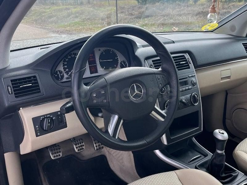 Usado Mercedes B180 109 CV (80 kW) 2008 Negro Monovolumen