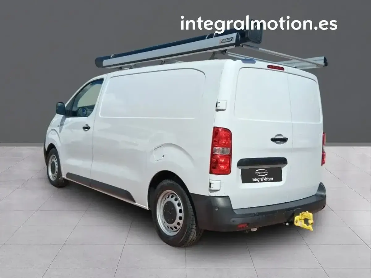 Usado Peugeot Expert 145 CV (106 kW) 2023 Blanco Van
