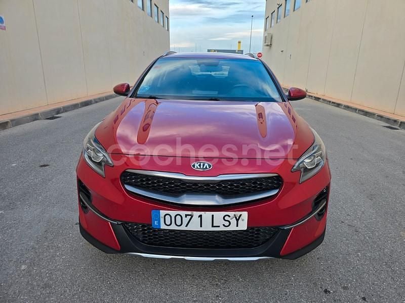 Usado Kia XCeed 136 CV (100 kW) 2021 Granate SUV