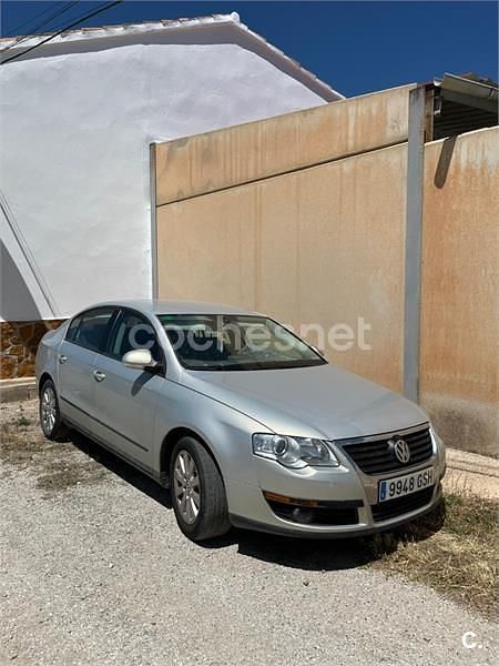 Usado VW Passat Edition 110 CV (80 kW) 2009 Gris / plata Berlina