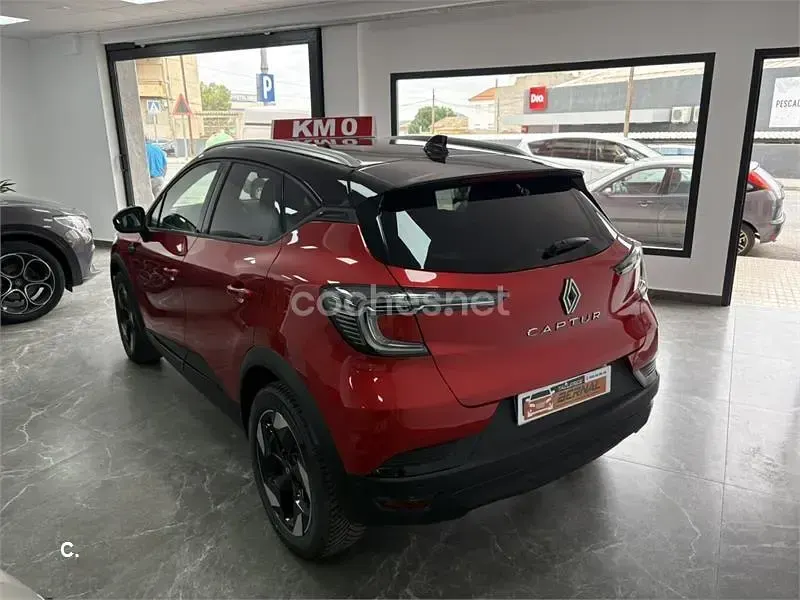 Usado Renault Captur Techno 100 CV (73 kW) 2026 Rojo SUV