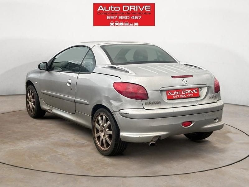 Usado Peugeot 206 138 CV (101 kW) 2001 Gris / plata Descapotable