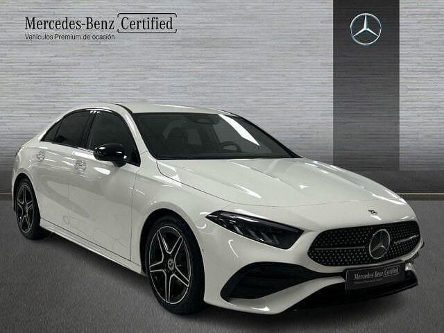 Usado Mercedes A200 AMG line 150 CV (110 kW) 2024 Blanco Berlina