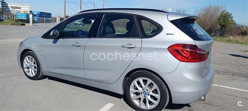 Usado BMW 225 Active Tourer iPerformance 224 CV (164 kW) 2017 Gris / plata Monovolumen