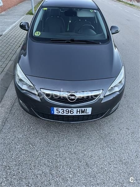 Usado Opel Astra Sportive 125 CV (91 kW) 2012 Gris / plata Berlina
