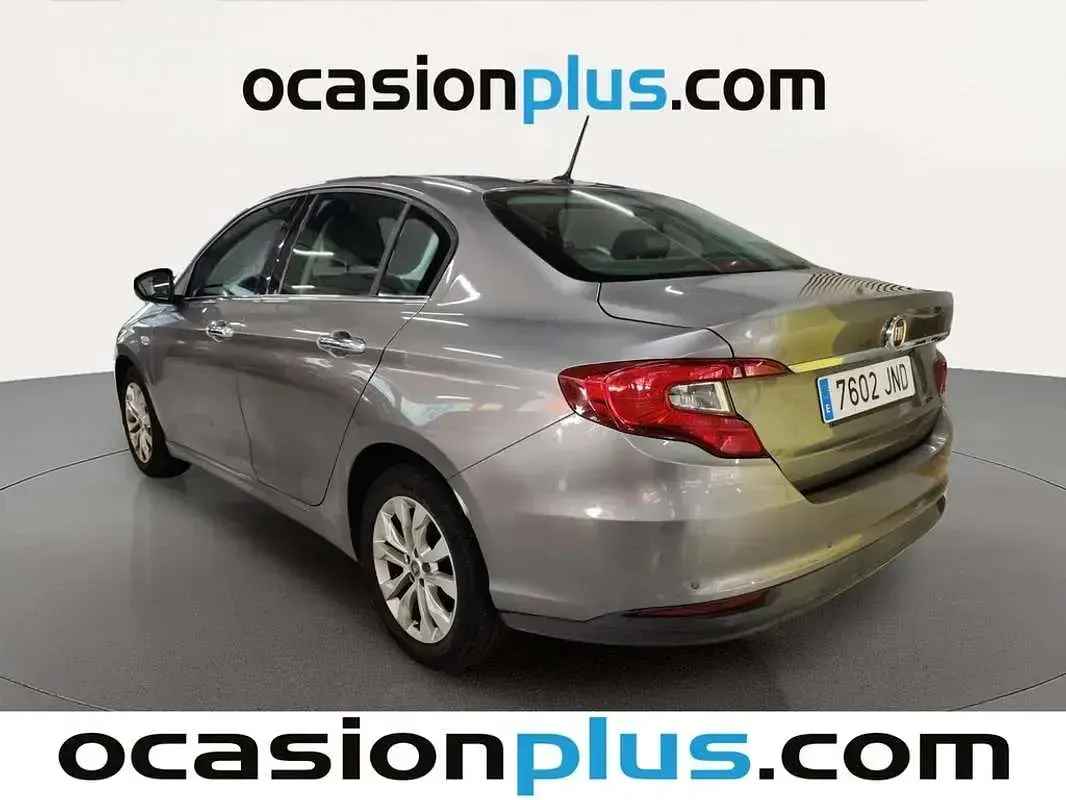Usado Fiat Tipo Lounge 95 CV (69 kW) 2016 Gris Berlina