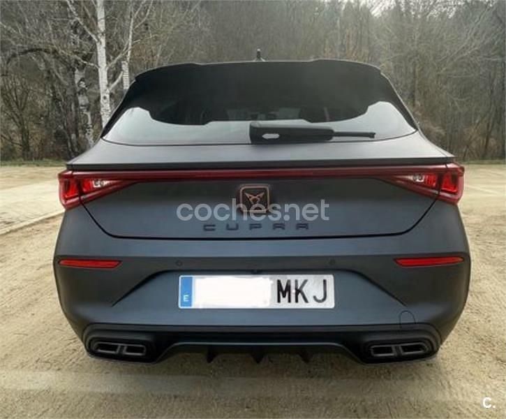 Usado Cupra Leon 190 CV (139 kW) 2023 Gris / plata Berlina