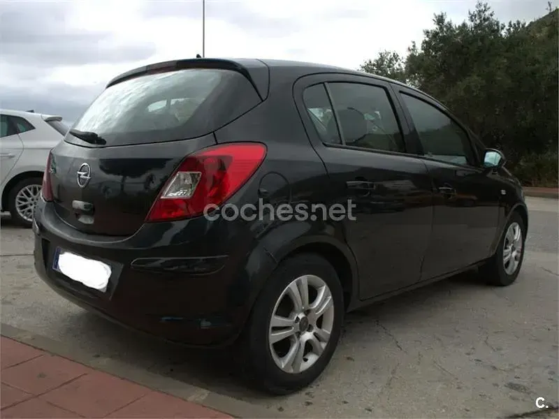 Usado Opel Corsa Essentia 85 CV (62 kW) 2012 Negro Utilitario