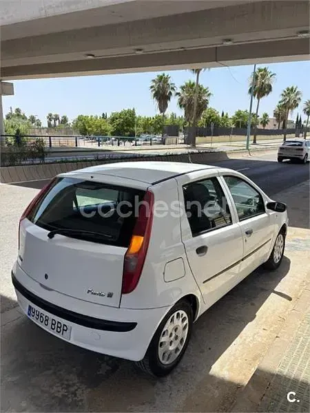 Usado Fiat Punto 80 CV (58 kW) 2000 Blanco Utilitario
