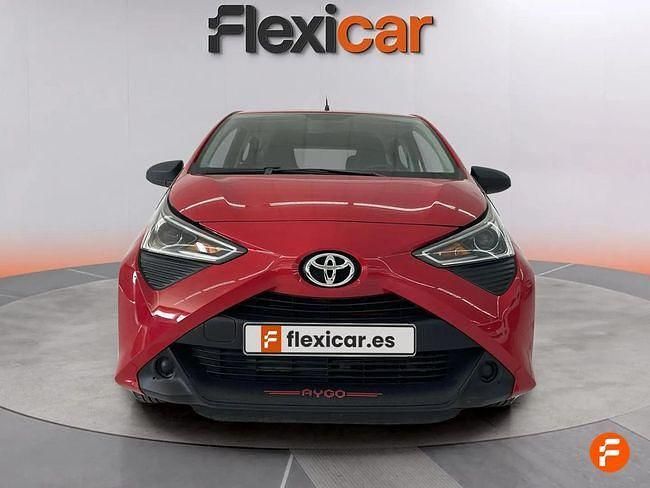 Usado Toyota Aygo X-play 72 CV (52 kW) 2022 Rojo Utilitario