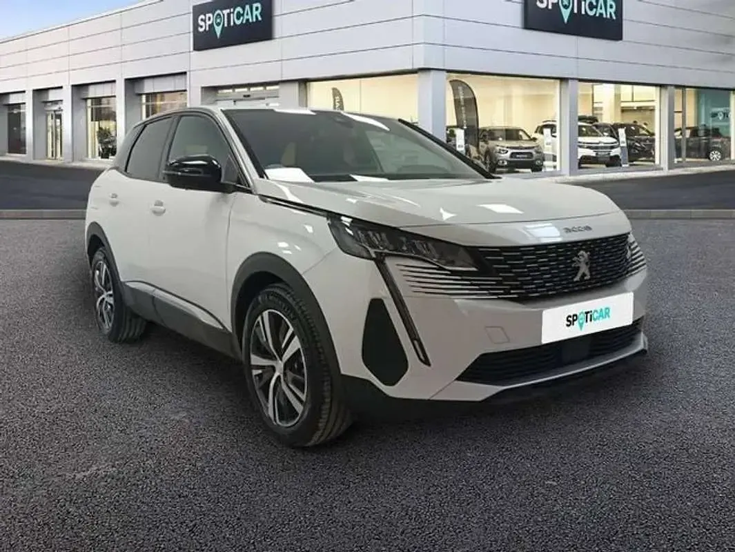 Usado Peugeot 3008 Allure 131 CV (96 kW) 2024 Blanco SUV