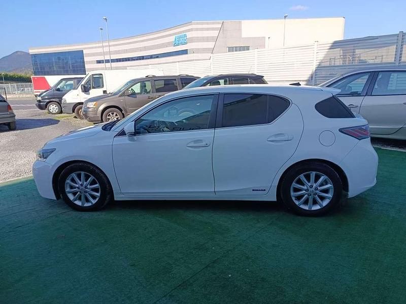 Usado Lexus CT200h 136 CV (100 kW) 2010 Blanco Utilitario