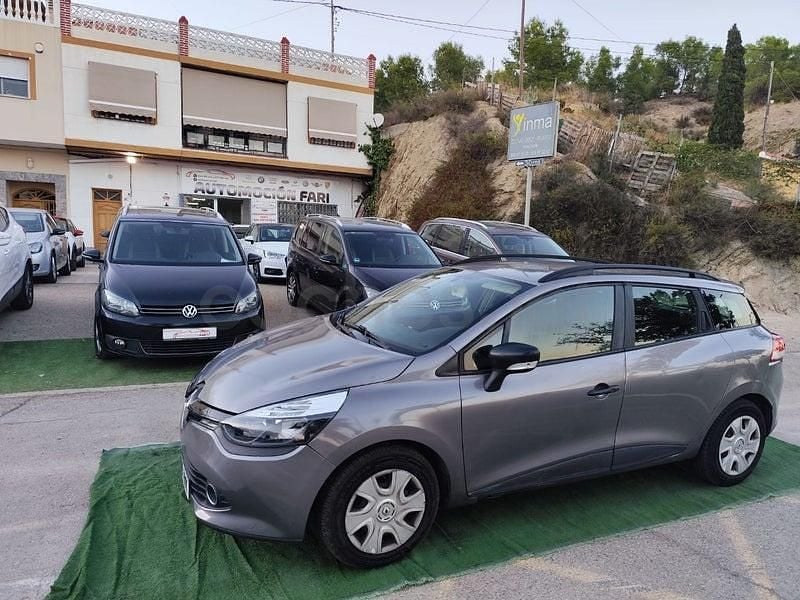 Usado Renault Clio GrandTour Expression 75 CV (55 kW) 2014 Gris / plata Familiar