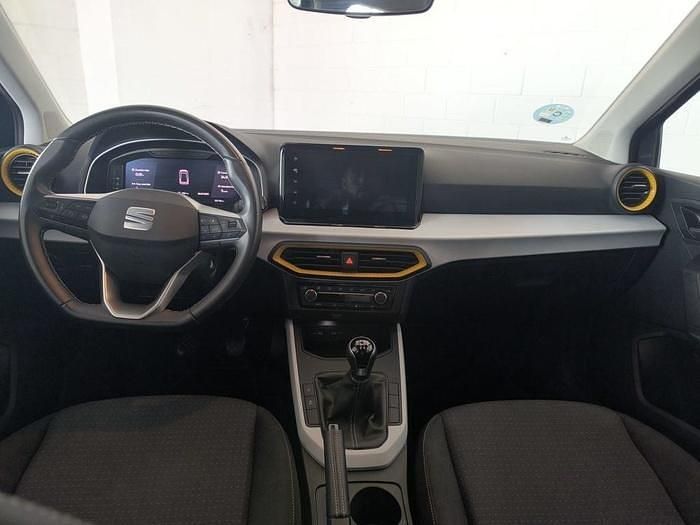 Usado Seat Arona Style 110 CV (80 kW) 2024 Gris SUV