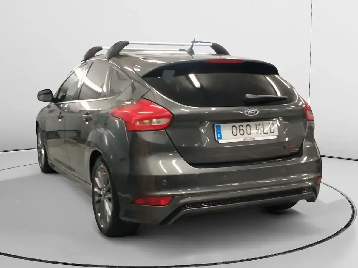 Usado Ford Focus ST-Line 125 CV (91 kW) 2018 Gris Berlina