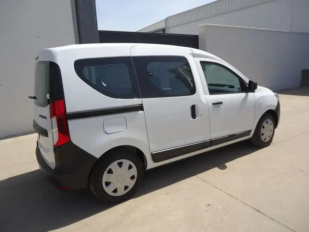 Usado Dacia Dokker Essentiel 109 CV (80 kW) 2021 Blanco Monovolumen