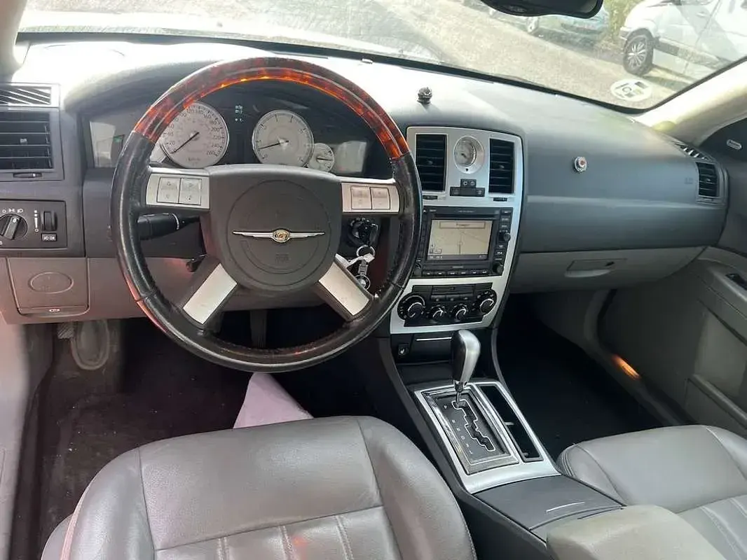 Usado Chrysler 300C Touring 193 CV (141 kW) 2006 Gris Familiar