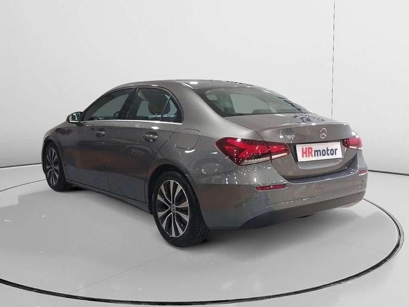 Usado Mercedes A180 117 CV (86 kW) 2022 Gris Berlina