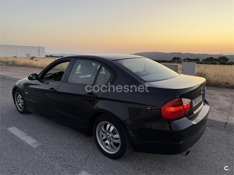 Negro Usado 2006 BMW 318 Berlina | 5000 € (Precio justo) - Imagen 1/4