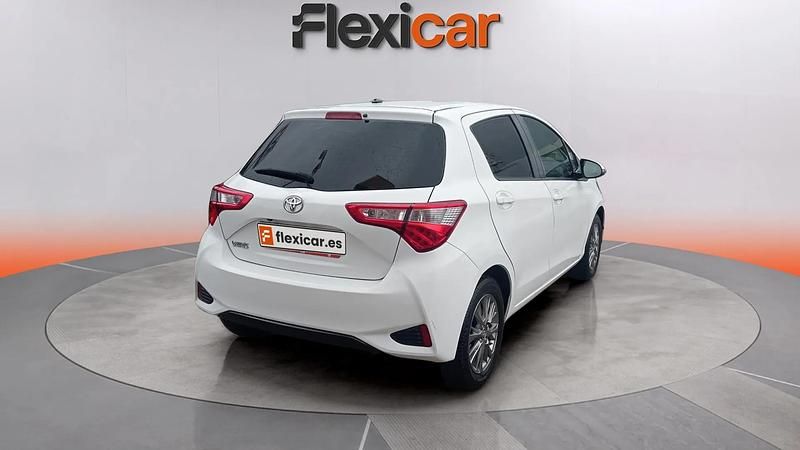 Usado Toyota Yaris Active 111 CV (81 kW) 2019 Blanco Utilitario