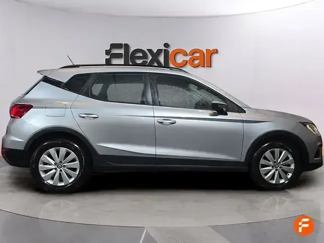 Usado Seat Arona Style 110 CV (80 kW) 2021 Gris SUV