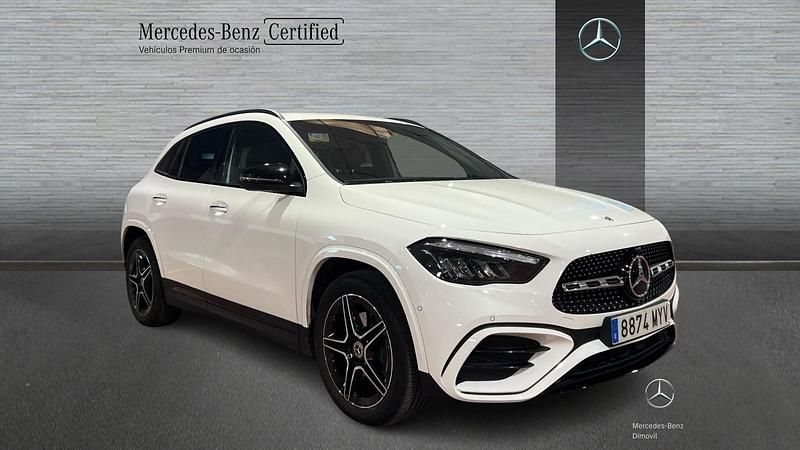Usado Mercedes GLA200 AMG line 150 CV (110 kW) 2025 Blanco polar SUV