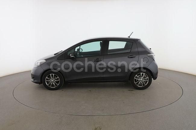 Usado Toyota Yaris Active 91 CV (66 kW) 2014 Gris Berlina