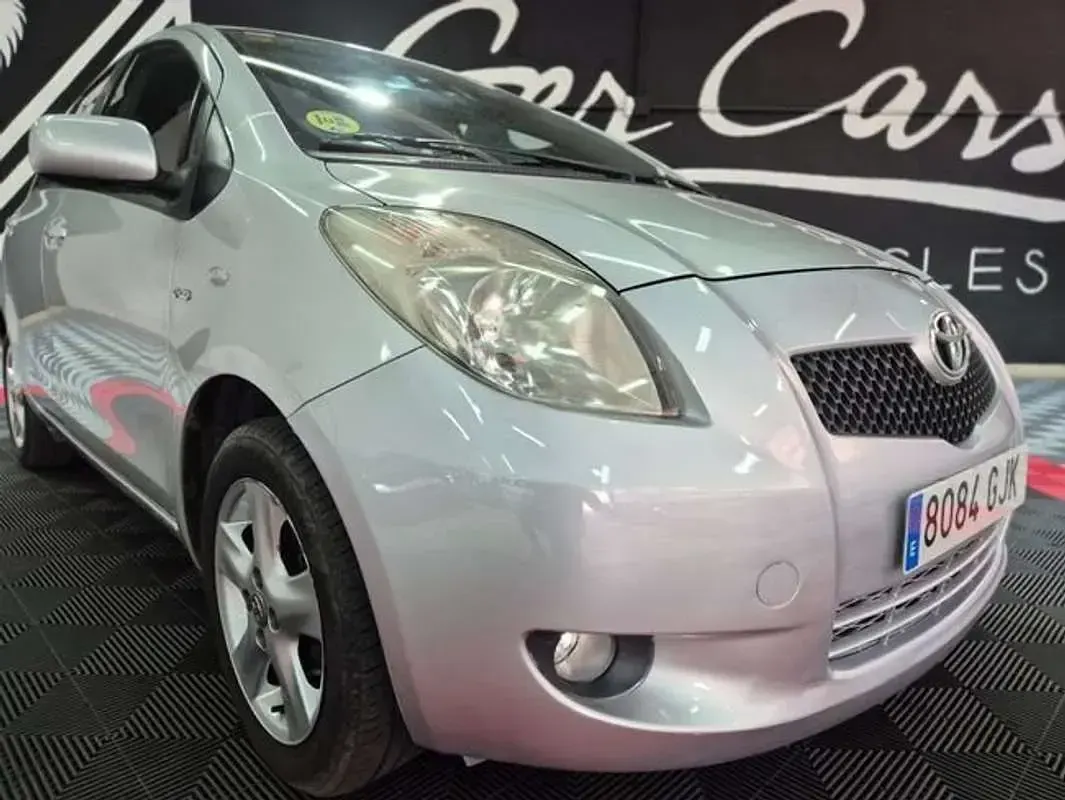 Occasion Toyota Yaris Sol 90 PK (66 kW) 2008 Zilver Hatchback