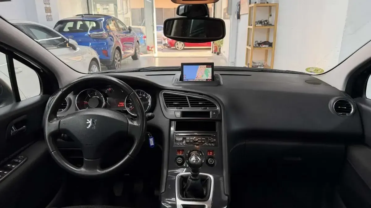 Usado Peugeot 5008 Premium 111 CV (81 kW) 2010 Negro Monovolumen