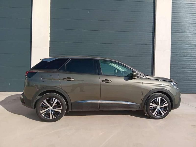 Usado Peugeot 3008 Allure 131 CV (96 kW) 2020 Verde SUV