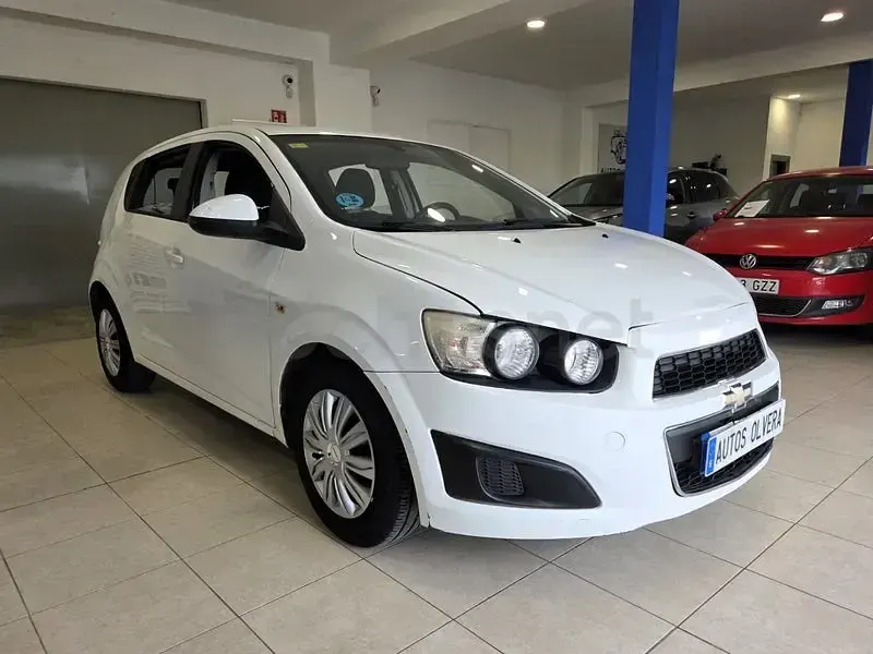 Usado Chevrolet Aveo LT 86 CV (63 kW) 2013 Blanco Berlina