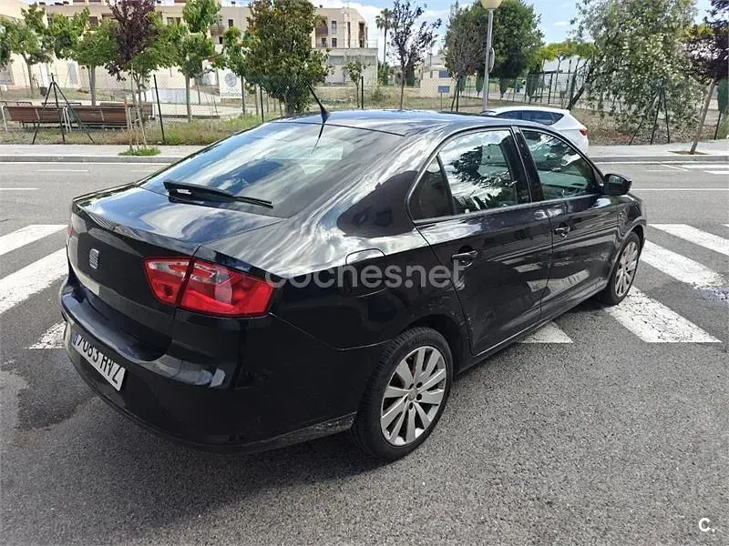 Usado Seat Toledo Ecomotive 105 CV (77 kW) 2014 Negro Utilitario