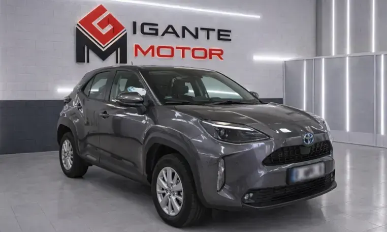 Usado Toyota Yaris Cross Business Edition 116 CV (85 kW) 2021 Gris SUV