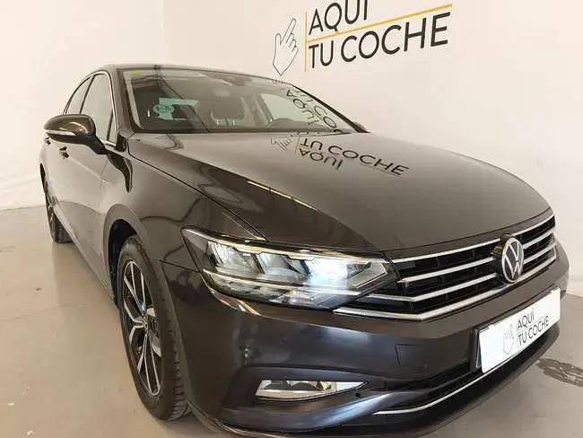 Begagnad VW Passat Executive 150 HK (110 kW) 2021 Grå Sedan