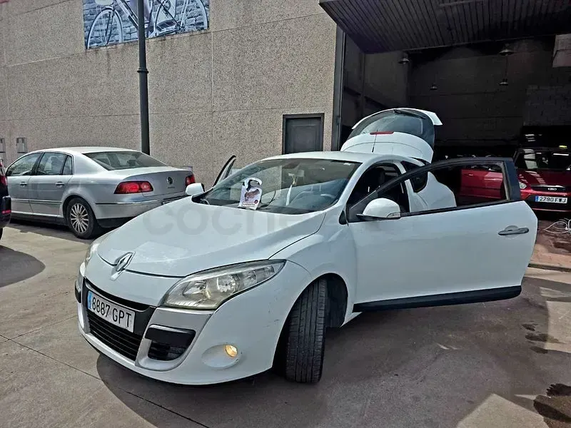 Usado Renault Mégane Dynamique 110 CV (80 kW) 2010 Blanco Berlina