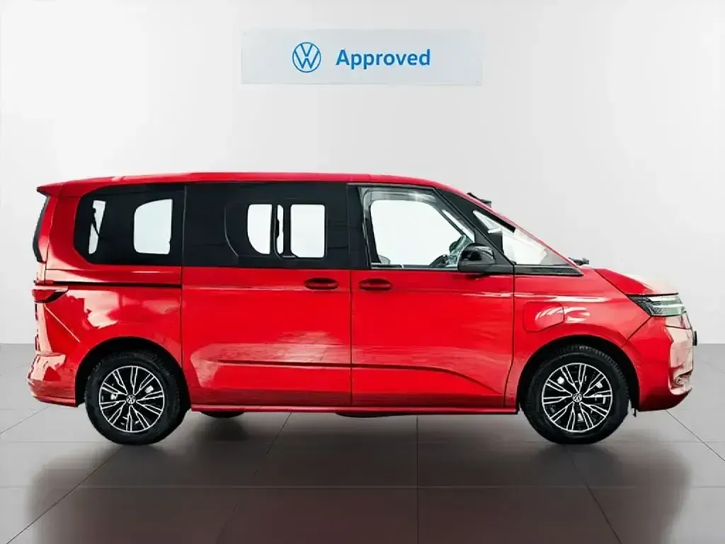 Usado VW Multivan Life 245 CV (180 kW) 2025 Rojo Monovolumen