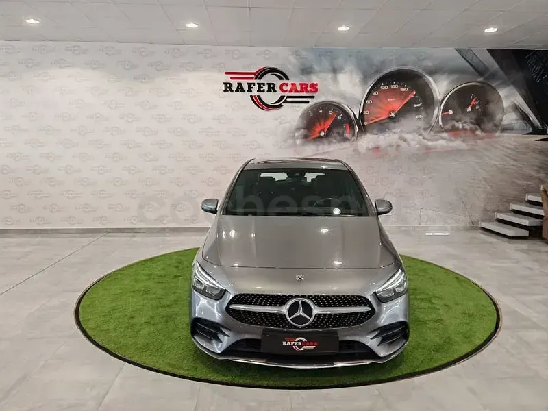 Usado Mercedes B200 150 CV (110 kW) 2019 Gris / plata Utilitario