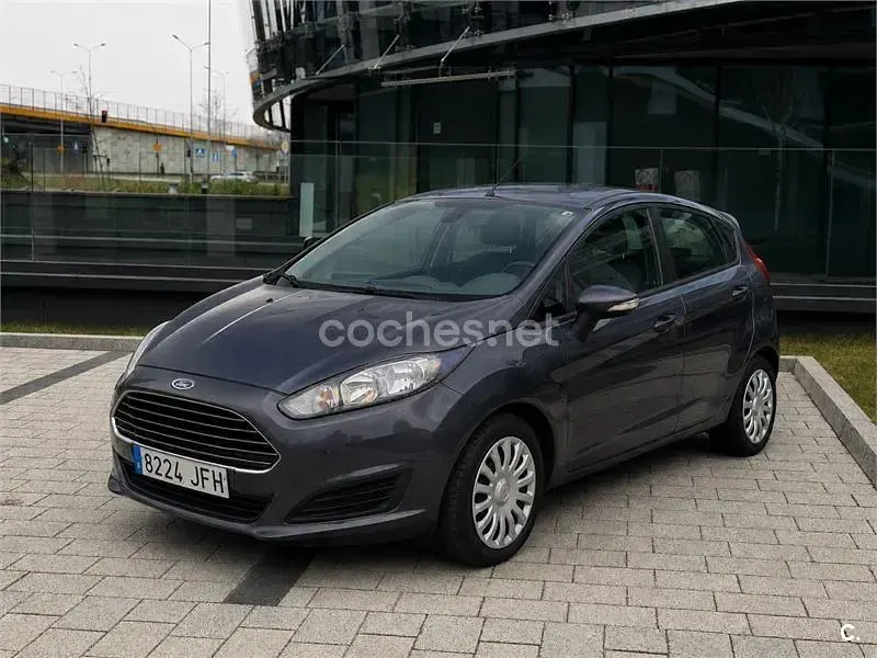 Usado Ford Fiesta Trend 82 CV (60 kW) 2015 Gris / plata Utilitario