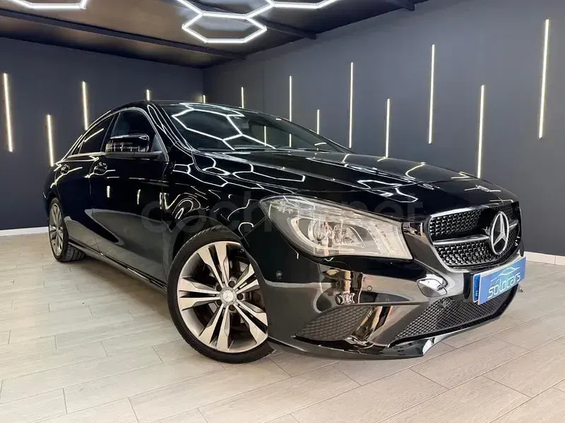 Usado Mercedes CLA200 Urban 136 CV (100 kW) 2014 Negro Berlina