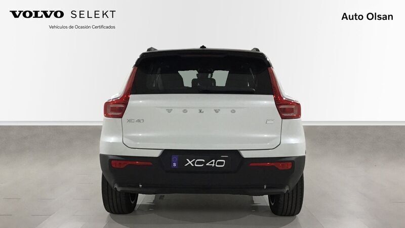 Usado Volvo XC40 Core 175 kW (238 CV) 2023 Blanco SUV