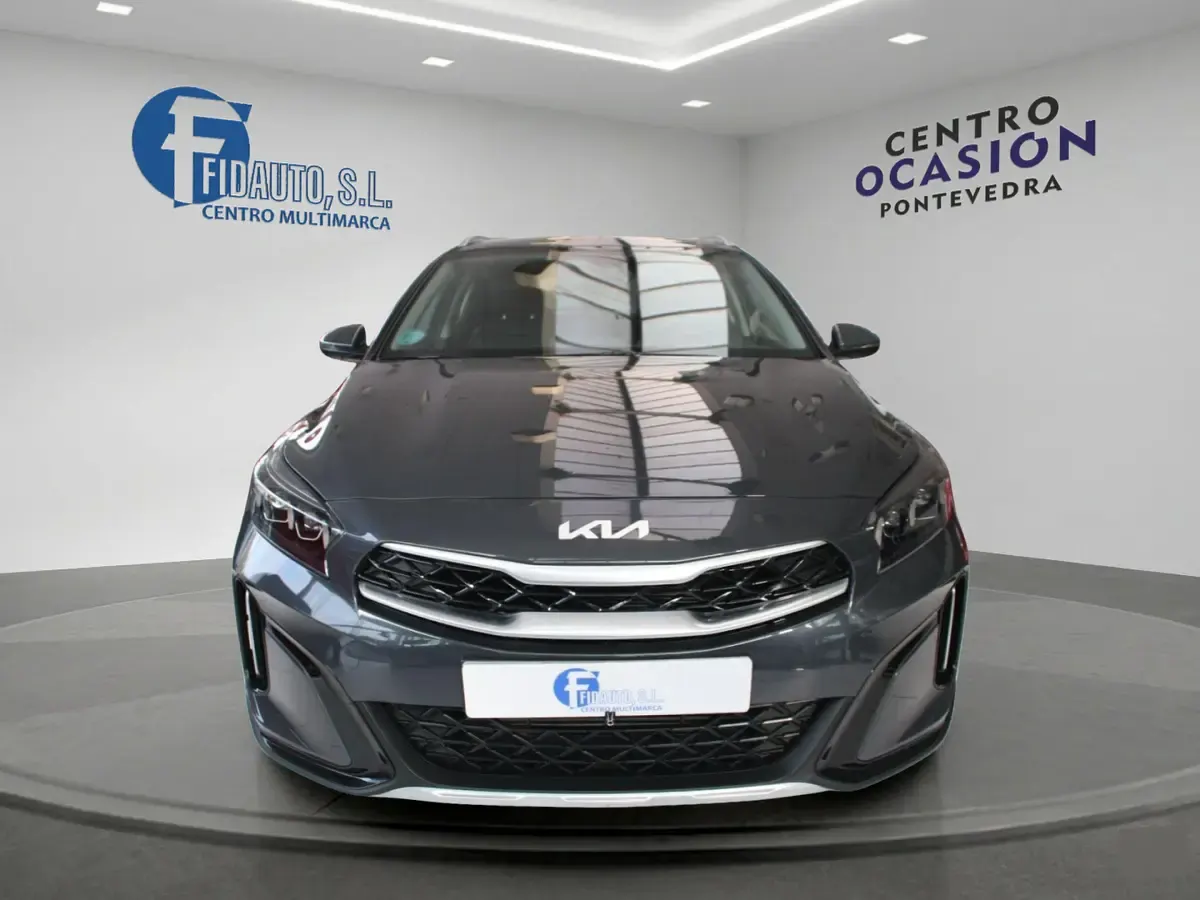 Usado Kia XCeed 100 CV (73 kW) 2024 Gris SUV