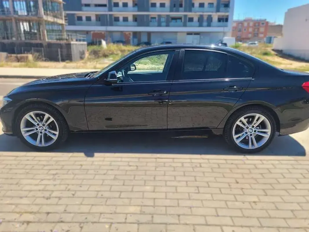 Usado BMW 318 143 CV (105 kW) 2015 Negro Berlina