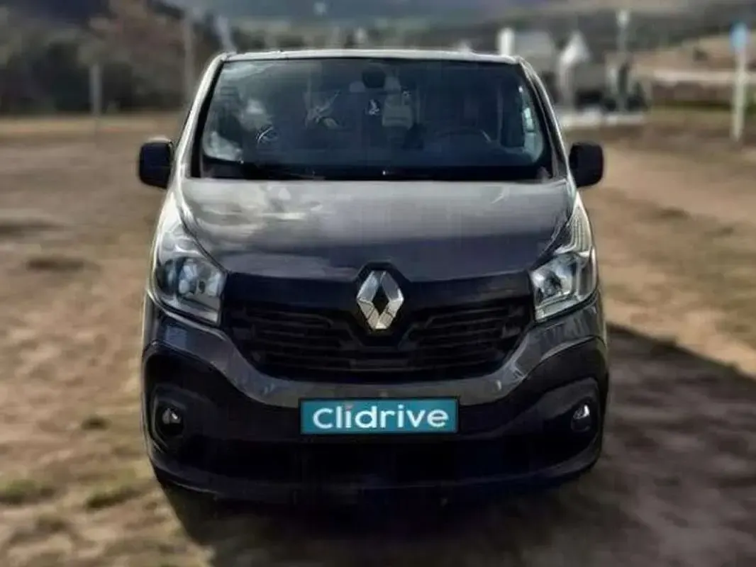 Usado Renault Trafic 121 CV (88 kW) 2019 Gris Monovolumen