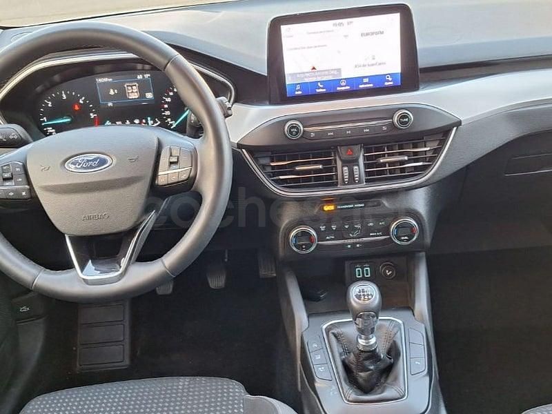 Usado Ford Focus Trend 120 CV (88 kW) 2022 Blanco Berlina