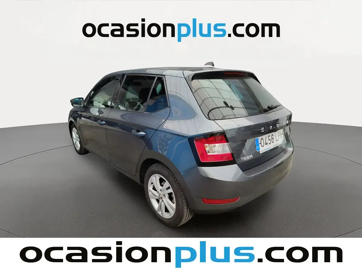 Usado Skoda Fabia Ambition 95 CV (69 kW) 2021 Gris Utilitario