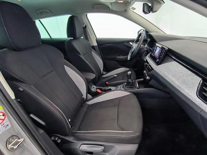 Usado Skoda Scala Selection 115 CV (84 kW) 2025 Gris Utilitario