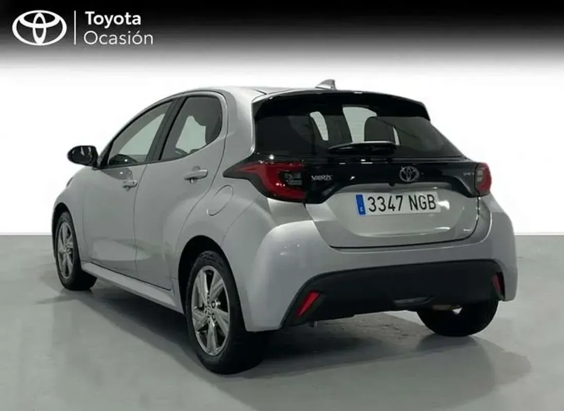 Usado Toyota Yaris Active 116 CV (85 kW) 2025 Gris Utilitario